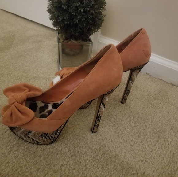 Shoe - Picture 2 of 6